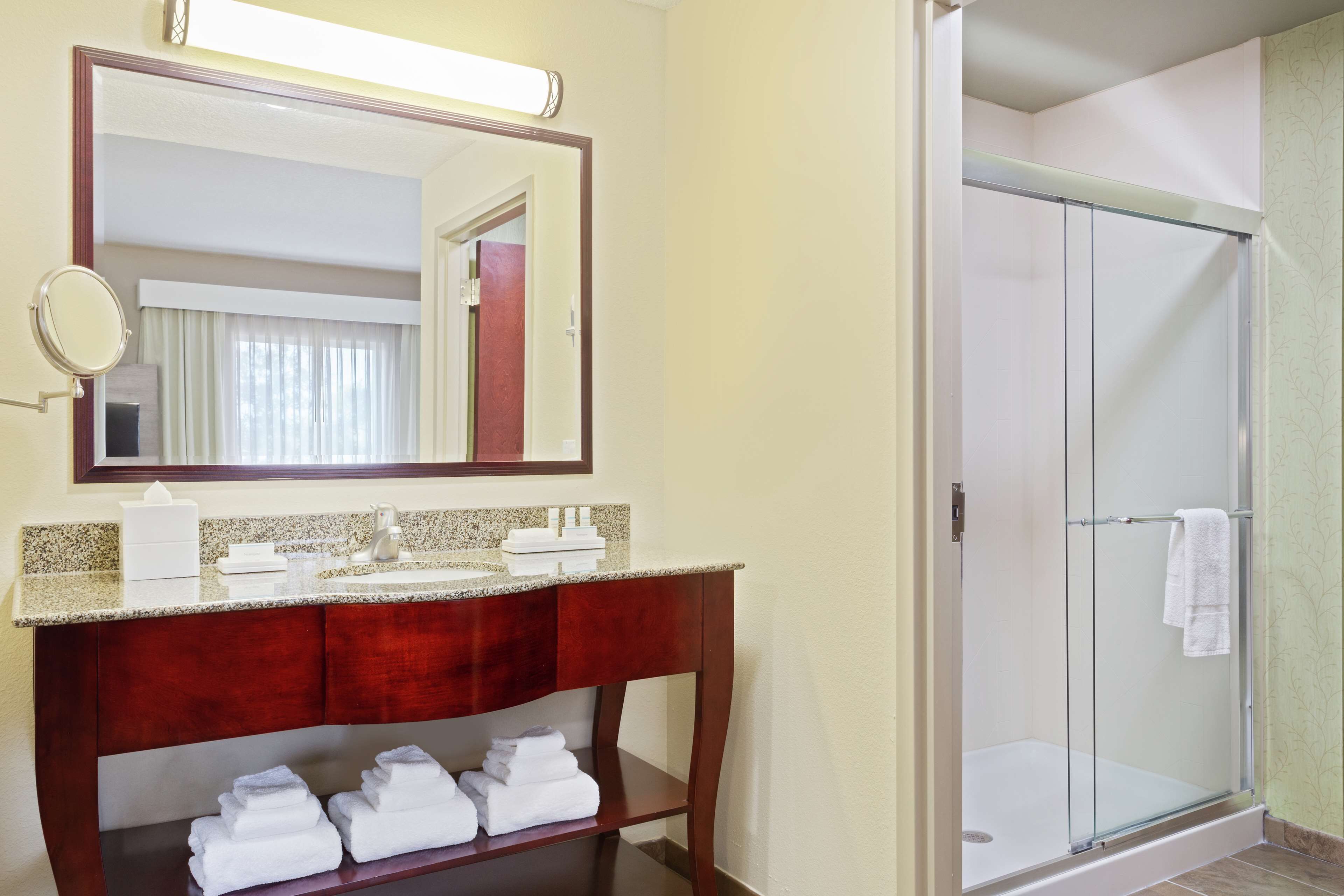 studio, 1 king bed, non smoking, kitchen | bathroom shower