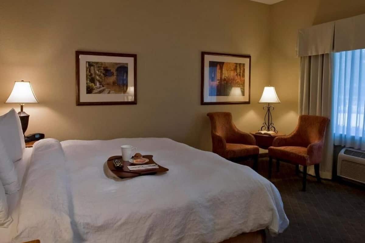 Premium bedding, in-room safe, blackout drapes, soundproofing