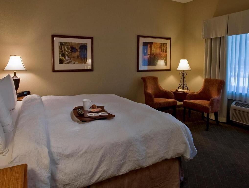 Premium bedding, in-room safe, blackout drapes, soundproofing