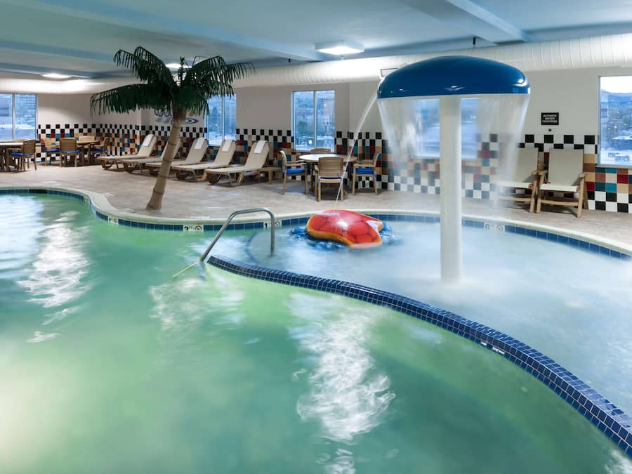 Una piscina cubierta