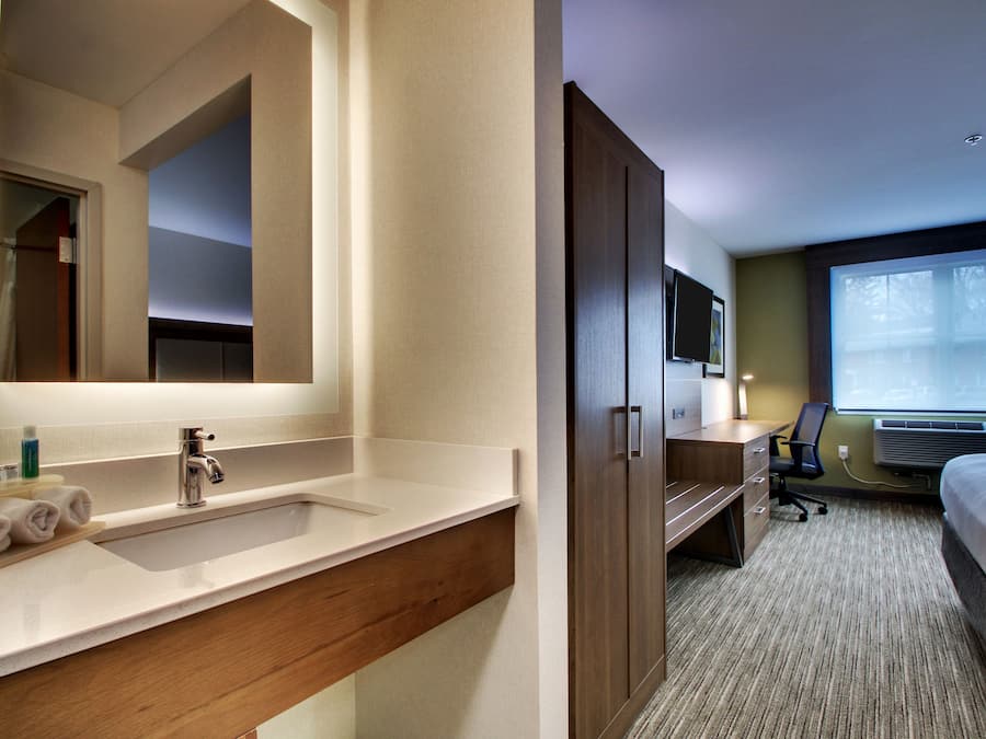 In-room safe, desk, soundproofing, iron/ironing board