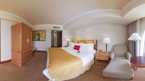 Minibar, in-room safe, cribs/infant beds, Internet - Crowne Plaza Tuxtla Gutierrez (Tuxtla Gutierrez)