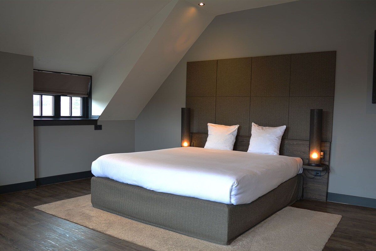 Family Room | Desk, iron/ironing board (on request), cots/infant beds, rollaway beds