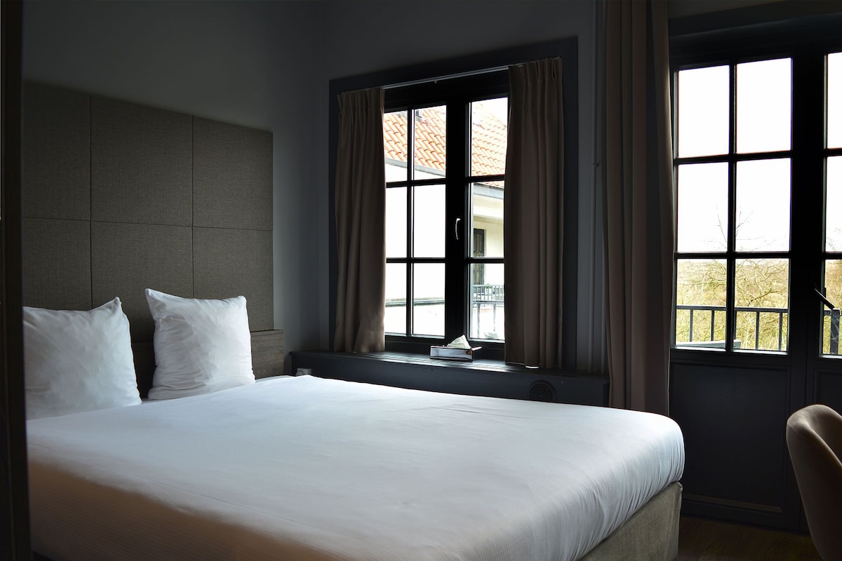 Double Room, Balcony (Small) | Desk, iron/ironing board (on request), cots/infant beds, rollaway beds