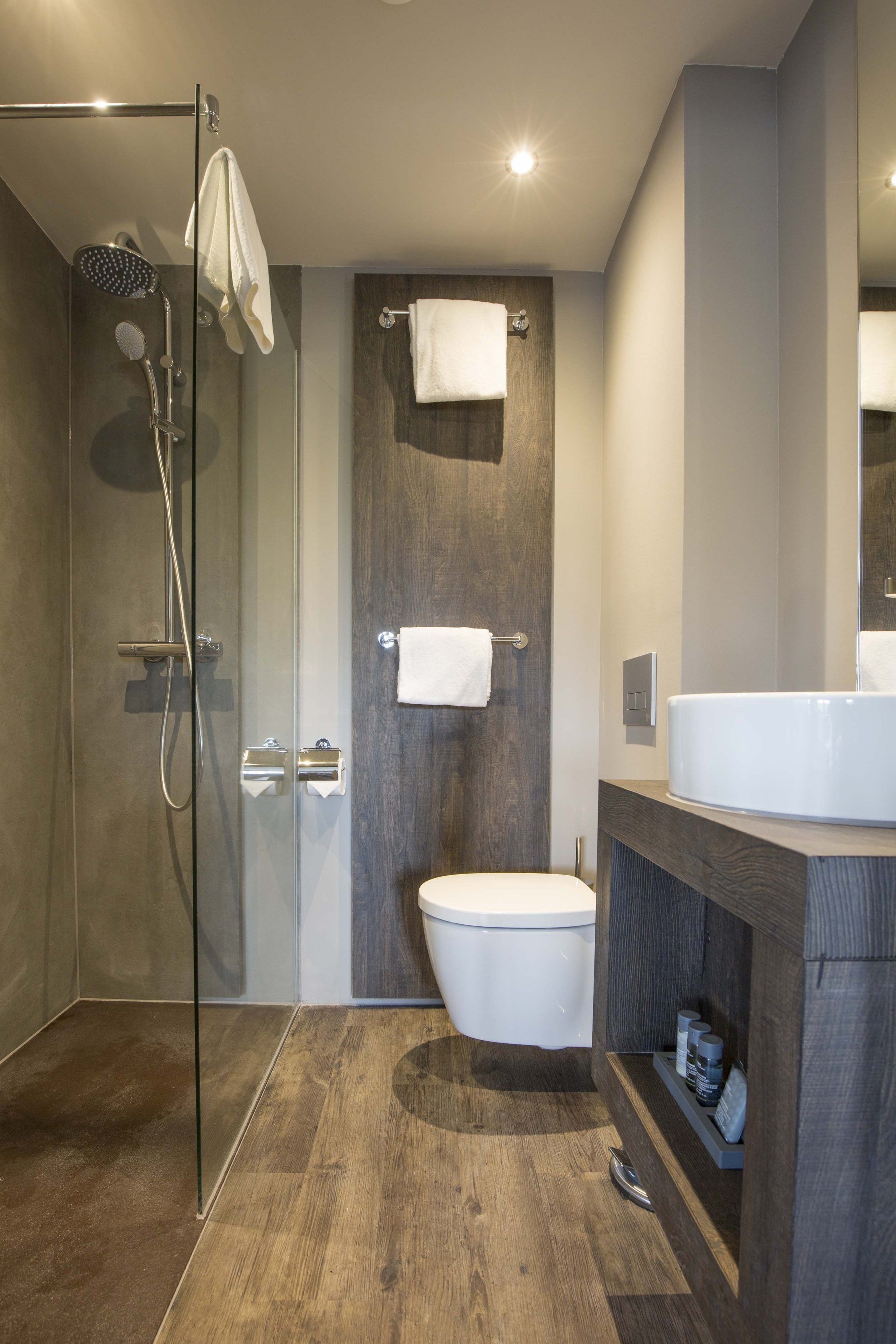 1 bedroom, desk, iron/ironing board, cots/infant beds