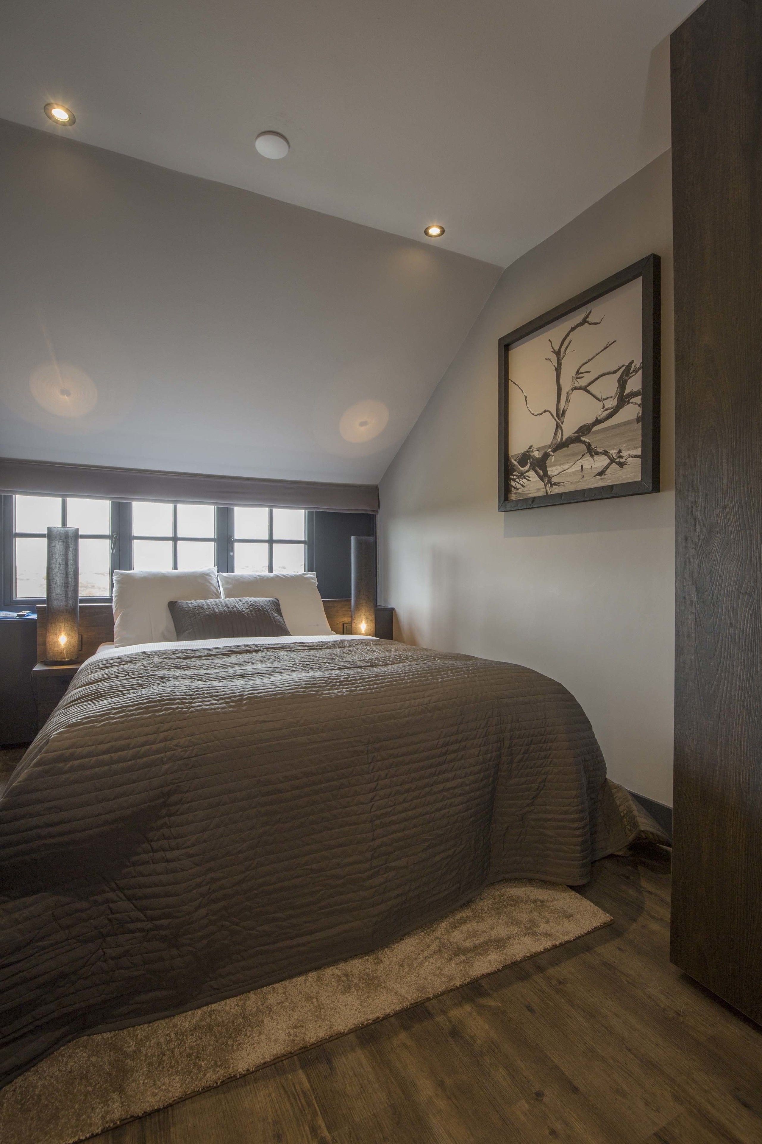 1 bedroom, desk, iron/ironing board, cots/infant beds