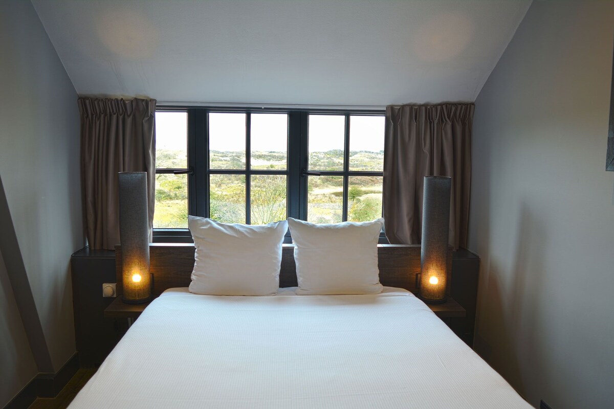 Double Room (Small) | Desk, iron/ironing board (on request), cots/infant beds, rollaway beds