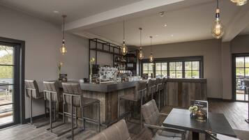 Bar (en la propiedad)