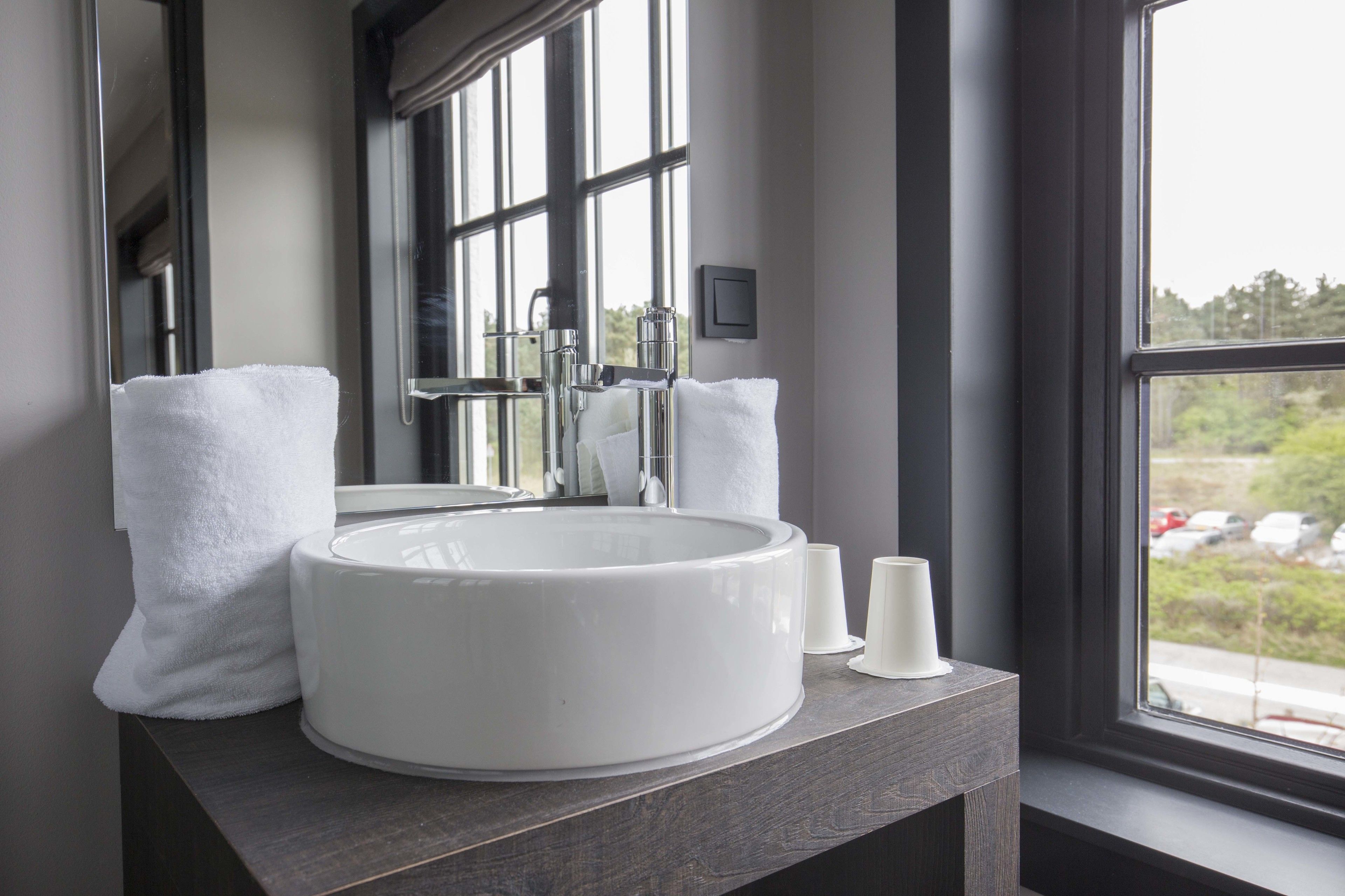 comfort double room | 1 bedroom, desk, iron/ironing board, cots/infant beds