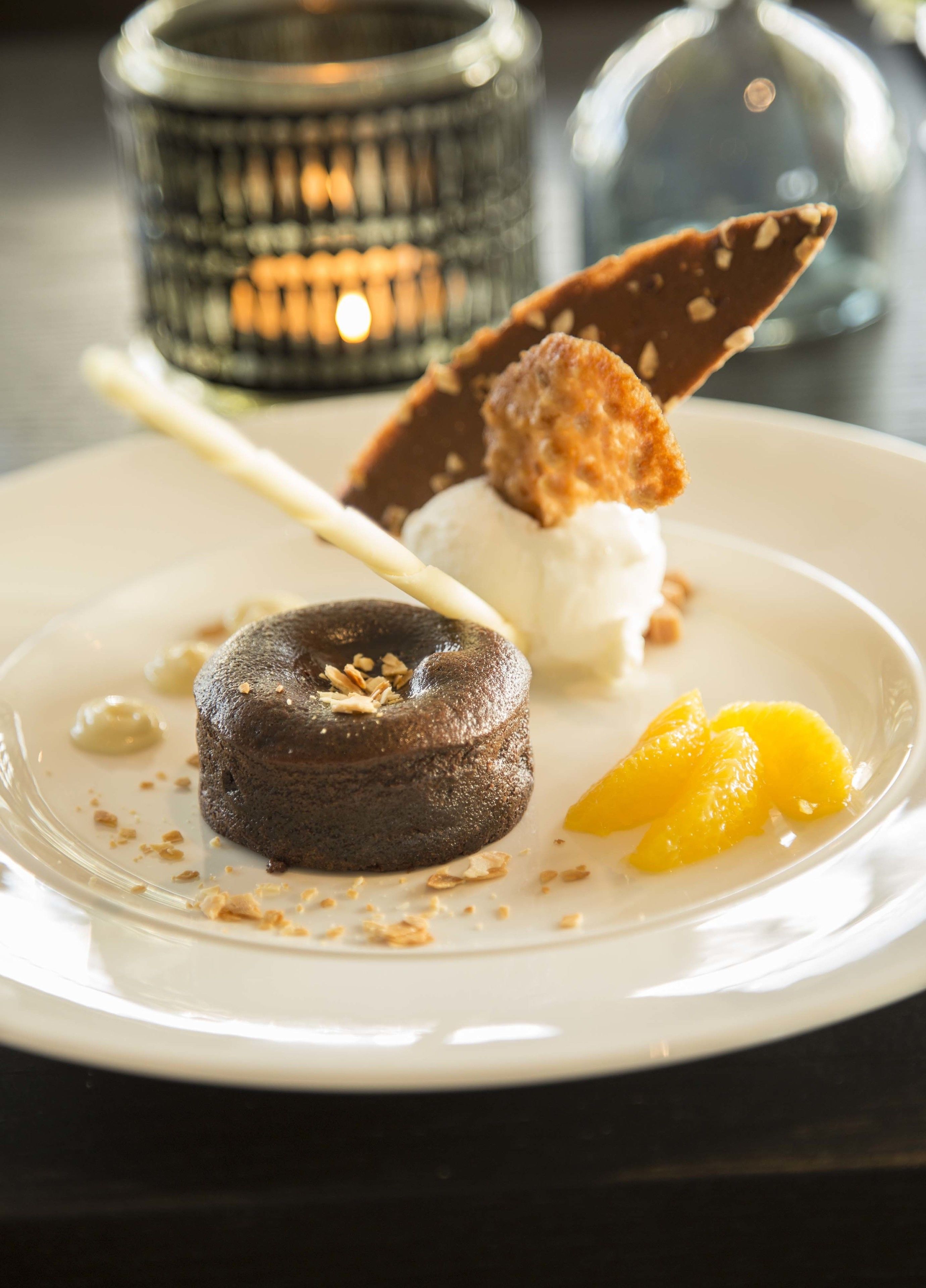 lunch and dinner served, international cuisine