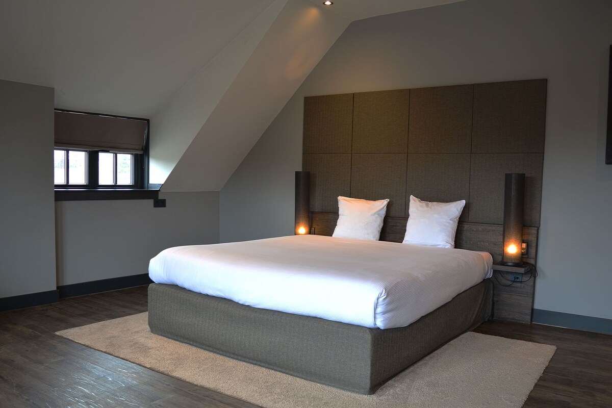 Family Room | Desk, iron/ironing board (on request), cots/infant beds, rollaway beds