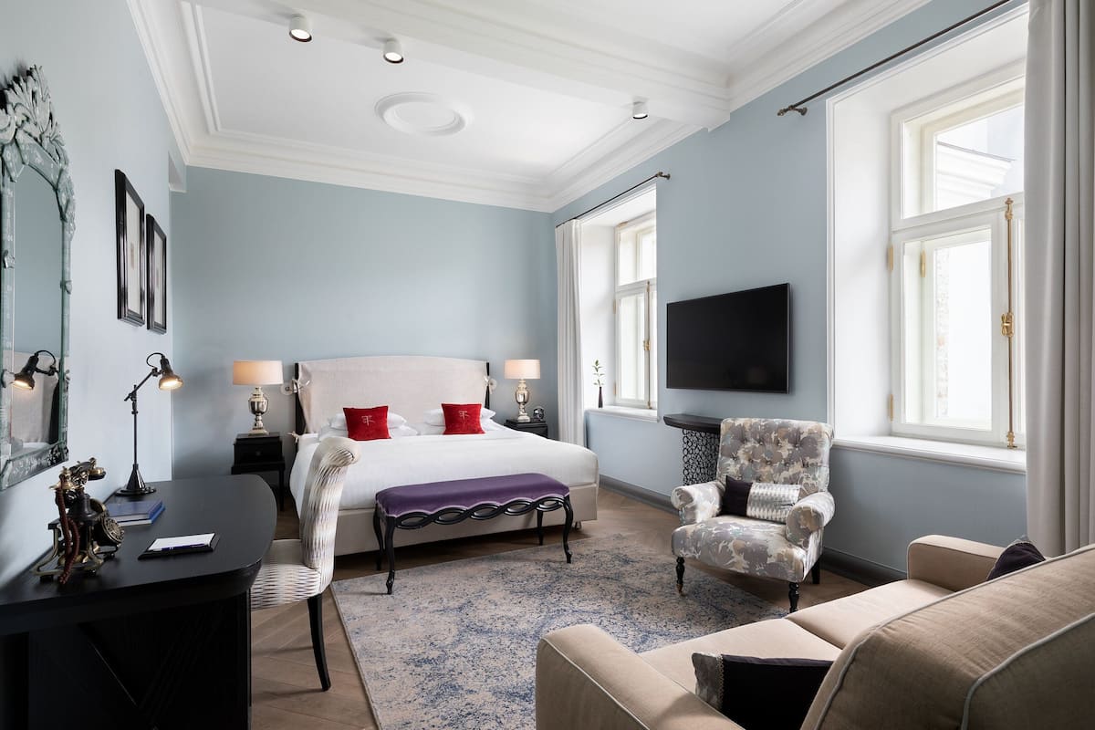 superior suite, 1 king bed with sofa bed (courtyard view) | 1 bedroom, premium bedding, minibar, in-room safe