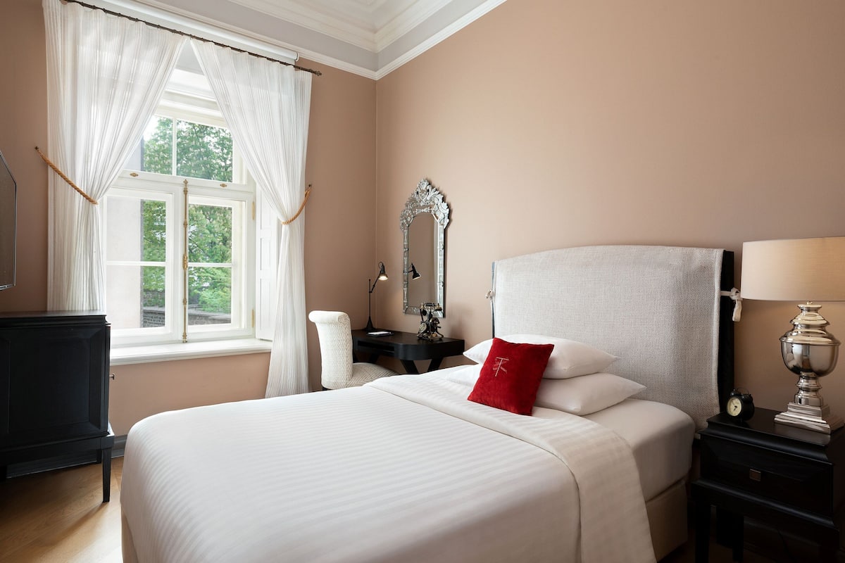 1 slaapkamer, luxe beddengoed, een minibar, een kluis op de kamer