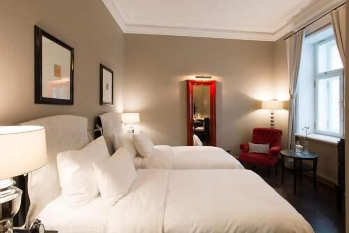 Premium bedding, minibar, in-room safe, desk