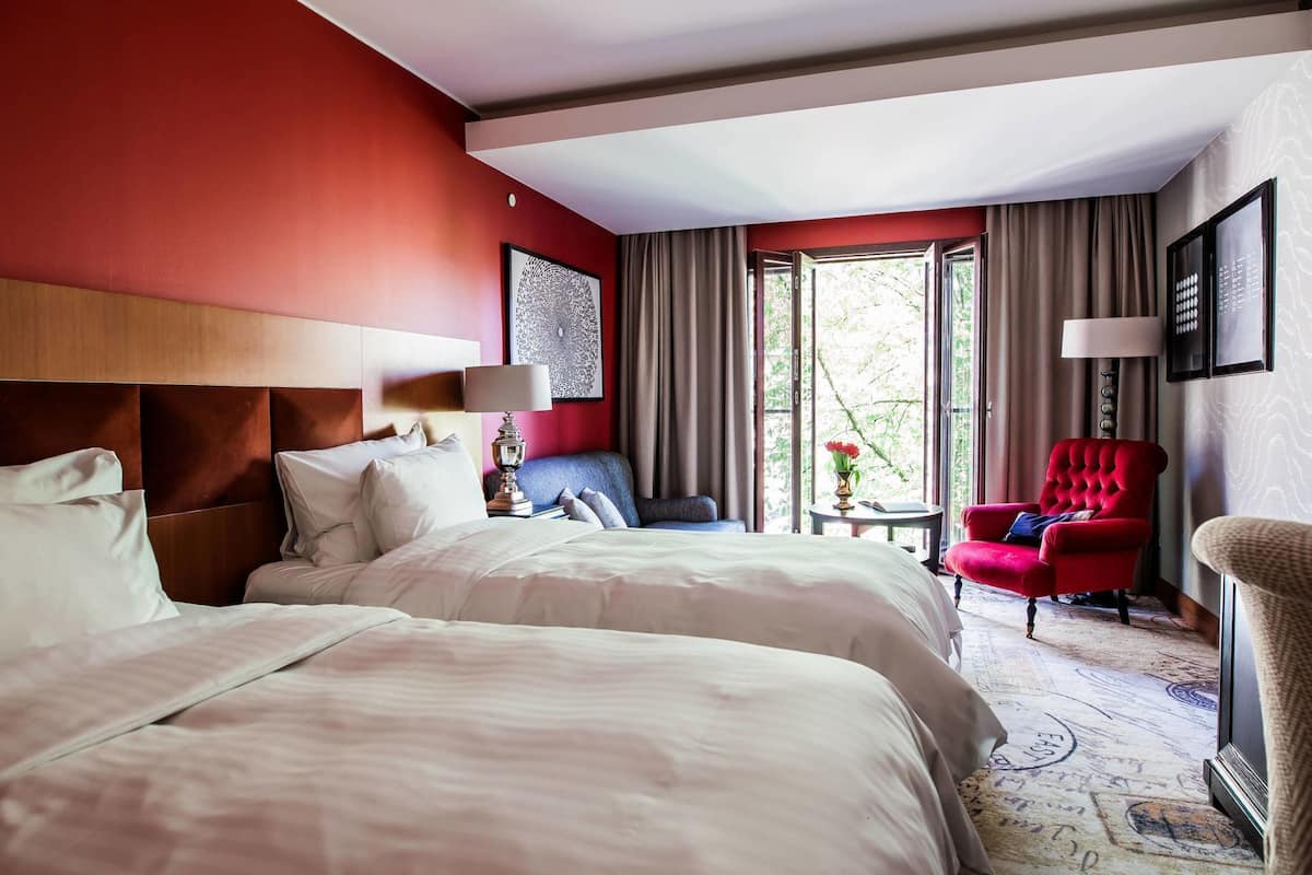 Premium bedding, minibar, in-room safe, desk