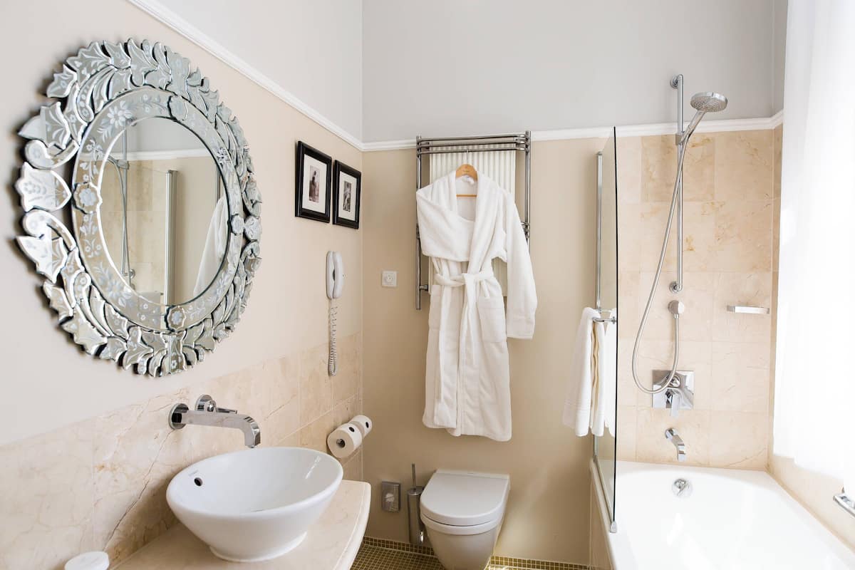 superior room, 1 king bed, non smoking (city view) | bathroom | combined shower/bathtub, designer toiletries, hair dryer, bathrobes