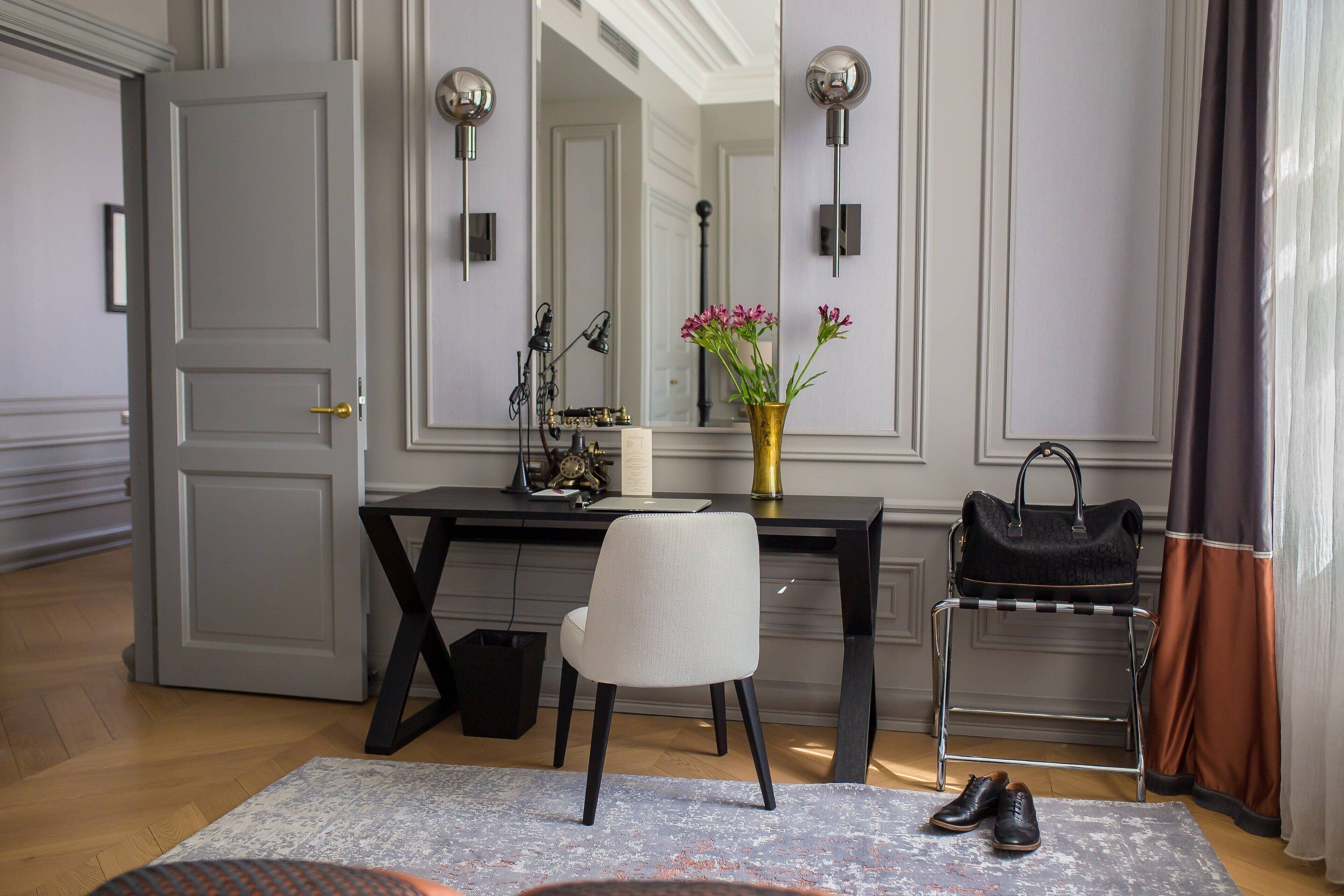 suite, 1 bedroom, non smoking, city view (corner) | 1 bedroom, premium bedding, minibar, in-room safe