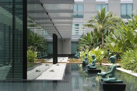 Property grounds. Hyatt Regency Bangkok Suvarnabhumi Airport