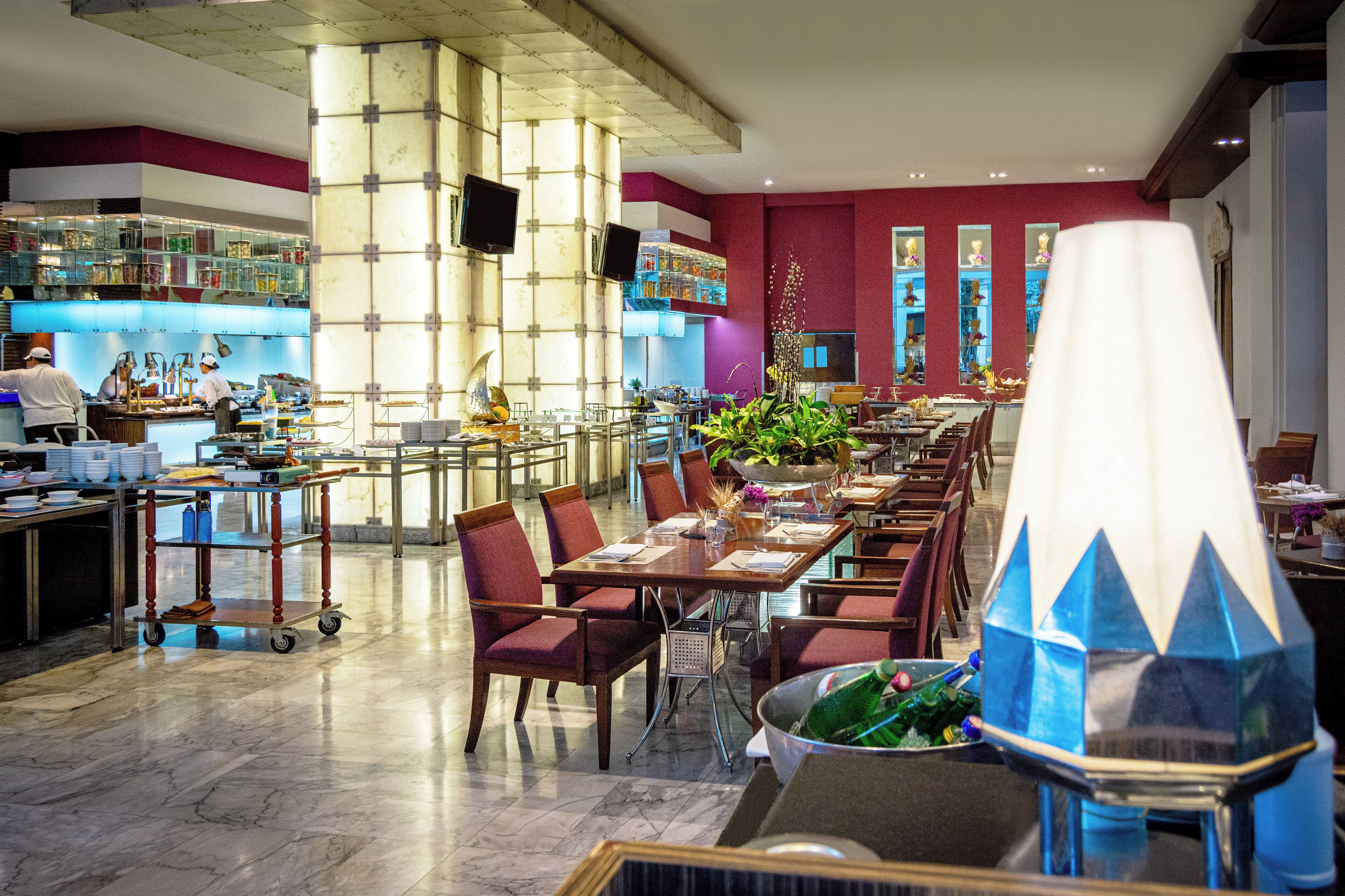 4 restaurants, breakfast, lunch, dinner served; chinese cuisine