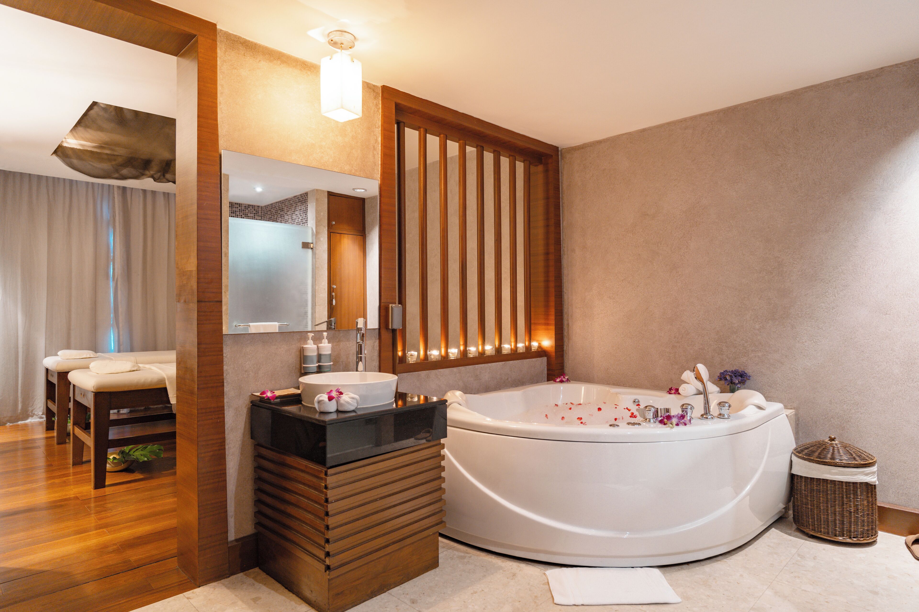 couples treatment room(s), sauna, hot tub, steam room, body treatments