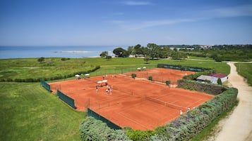 Tenniskenttä