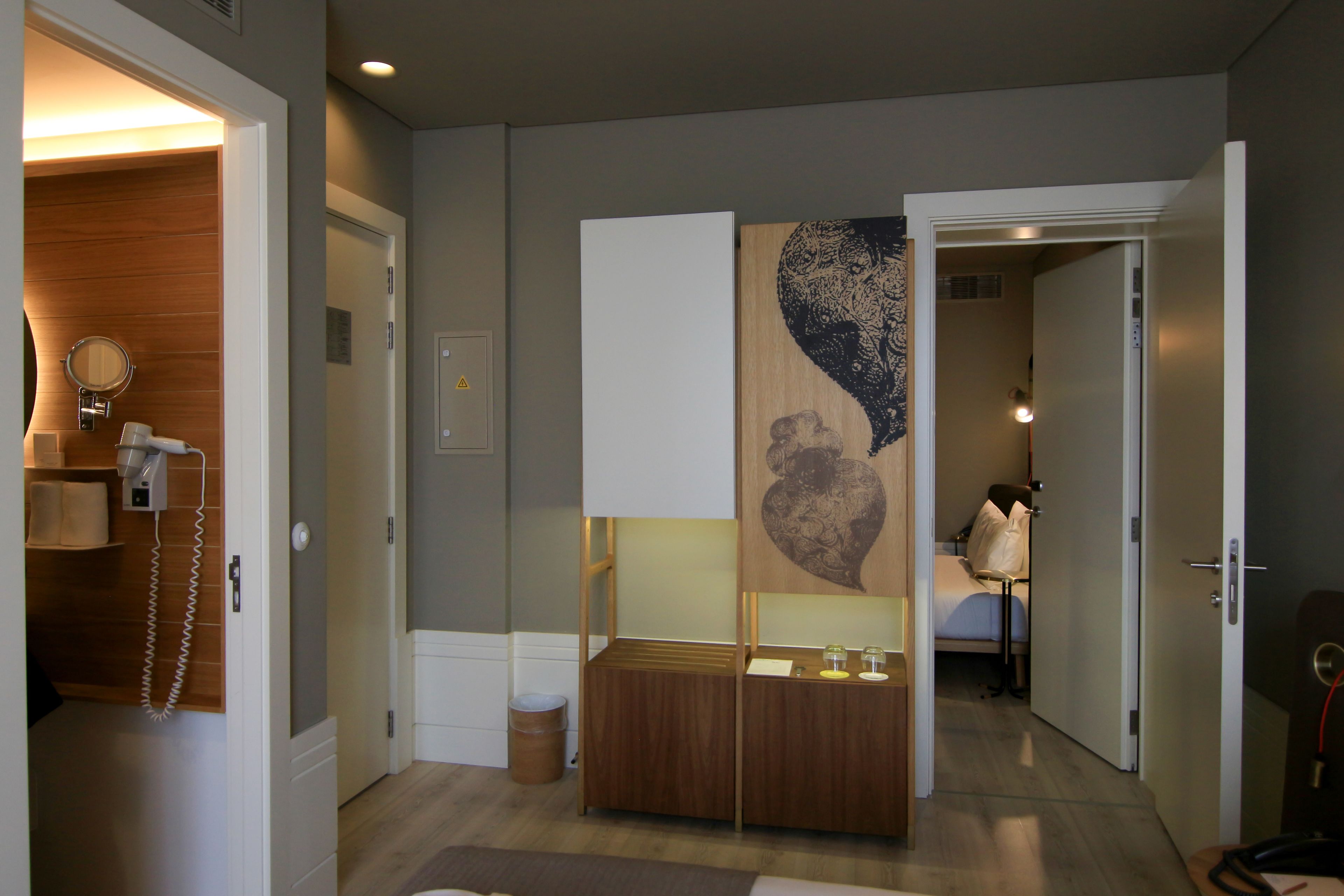 family room | down duvets, minibar, in-room safe, desk