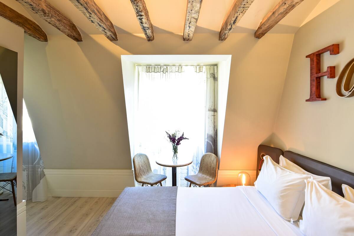Couette en duvet d'oie, minibar, coffres-forts dans les chambres, bureau