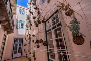 تفاصيل الفندق من الداخل