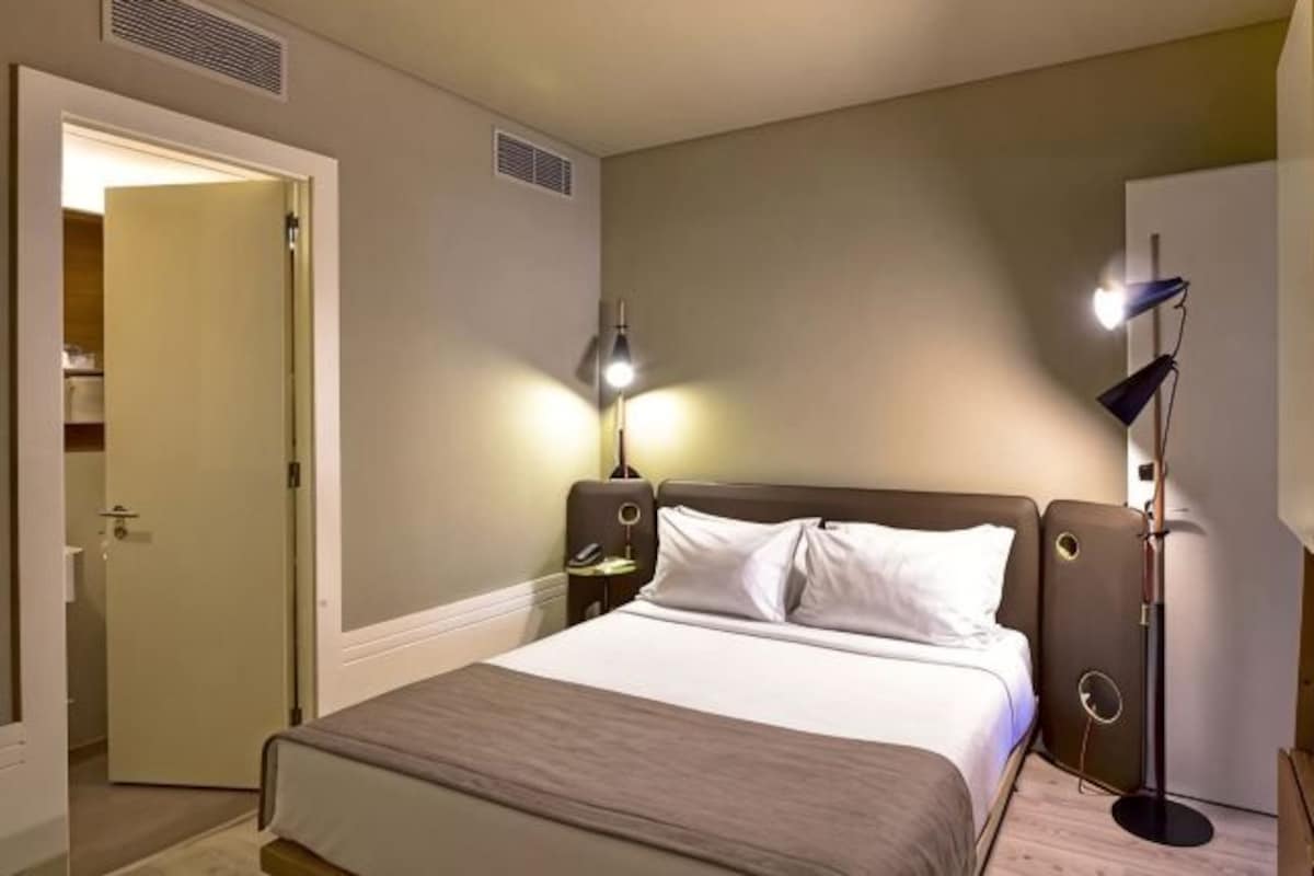 Down duvets, minibar, in-room safe, desk