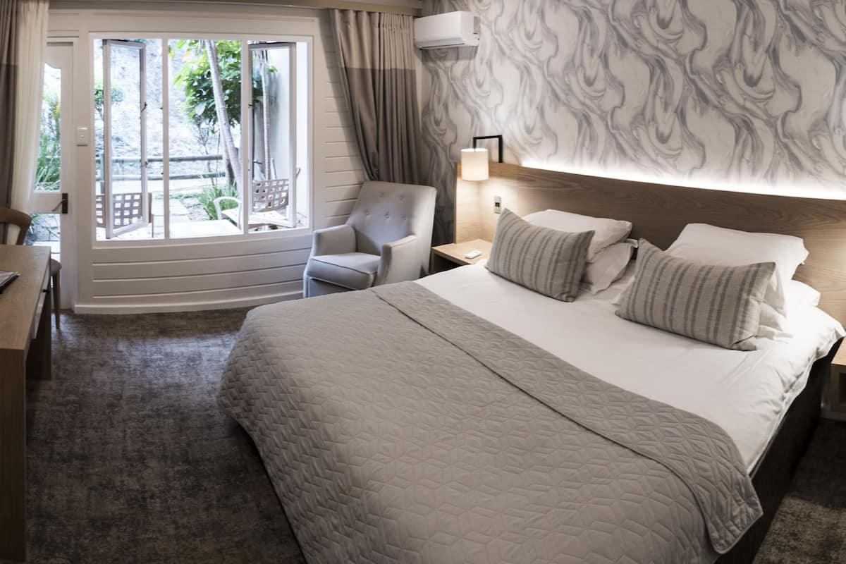 premium bedding, in-room safe, individually decorated