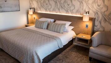 Premium bedding, in-room safe, individually decorated