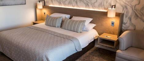 高档床上用品、客房内保险箱、特色装修、特色家居