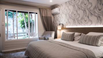 Premium bedding, in-room safe, individually decorated