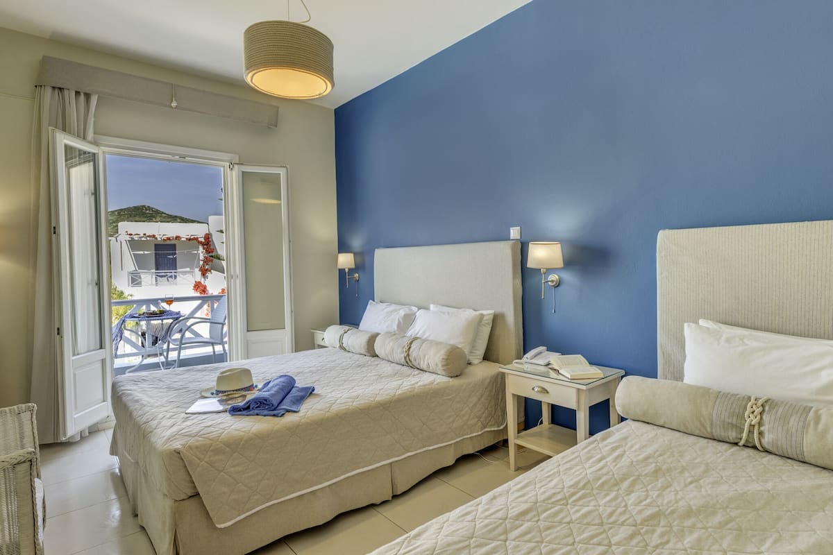 standard triple room | minibar, in-room safe, desk, iron/ironing board