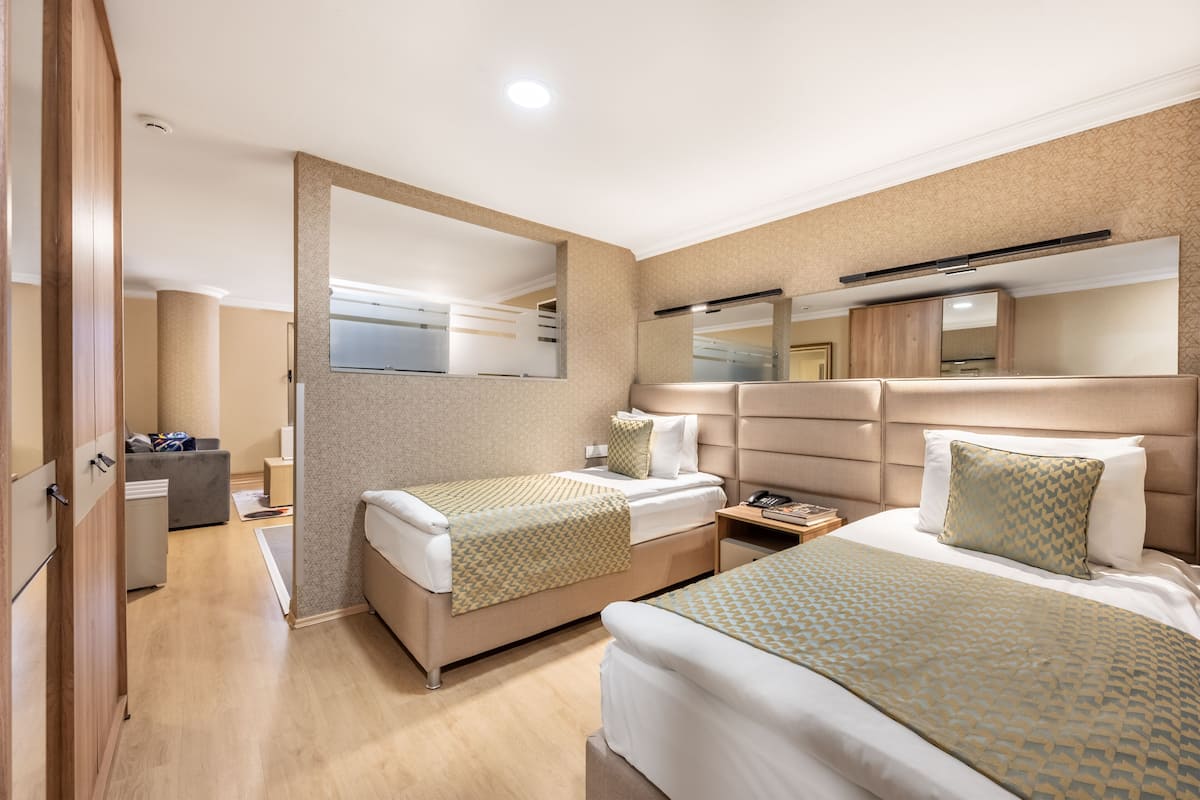 Premium bedding, in-room safe, desk, laptop workspace