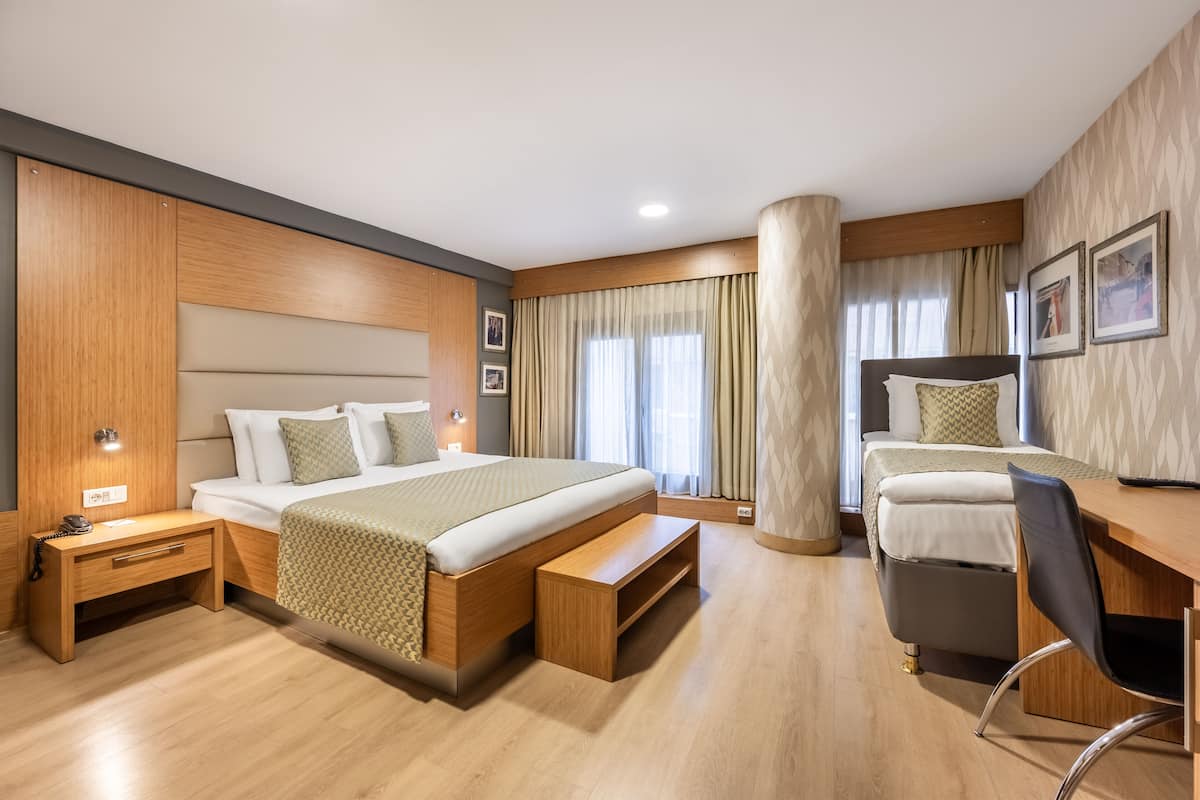 Superior Triple Room | Premium bedding, in-room safe, desk, laptop workspace