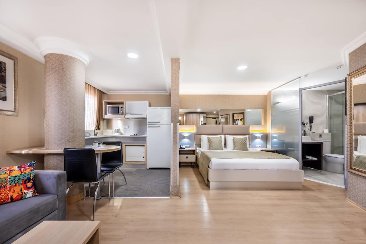 Superior Studio Suite | Premium bedding, in-room safe, desk, laptop workspace