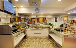 Daily buffet breakfast for a fee - Gallery Residence & Hotel (Istanbul)