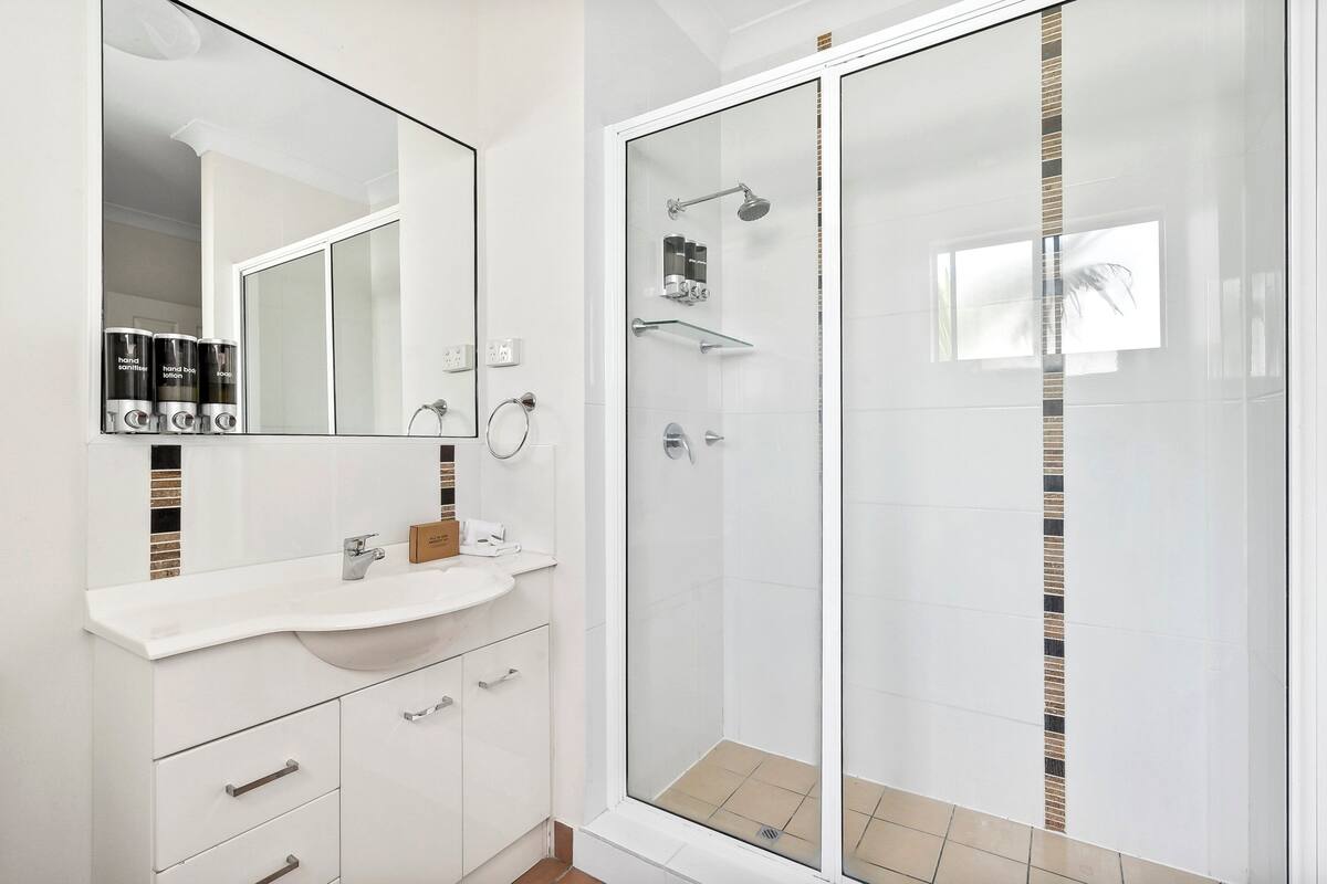 Townhouse, 2 soverom | Safe på rommet, strykejern/-brett og wi-fi (inkludert)