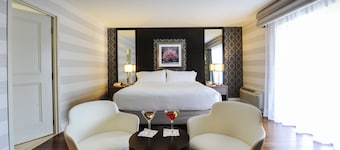 Holiday Inn Niagara Falls - By The Falls by IHG