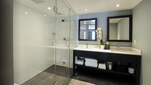 Rom – standard, 1 kingsize-seng (Walk-In Shower) | Dusj på badet