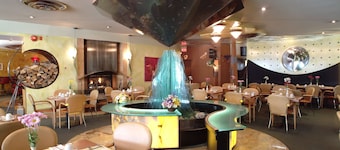 Holiday Inn Niagara Falls - By The Falls by IHG