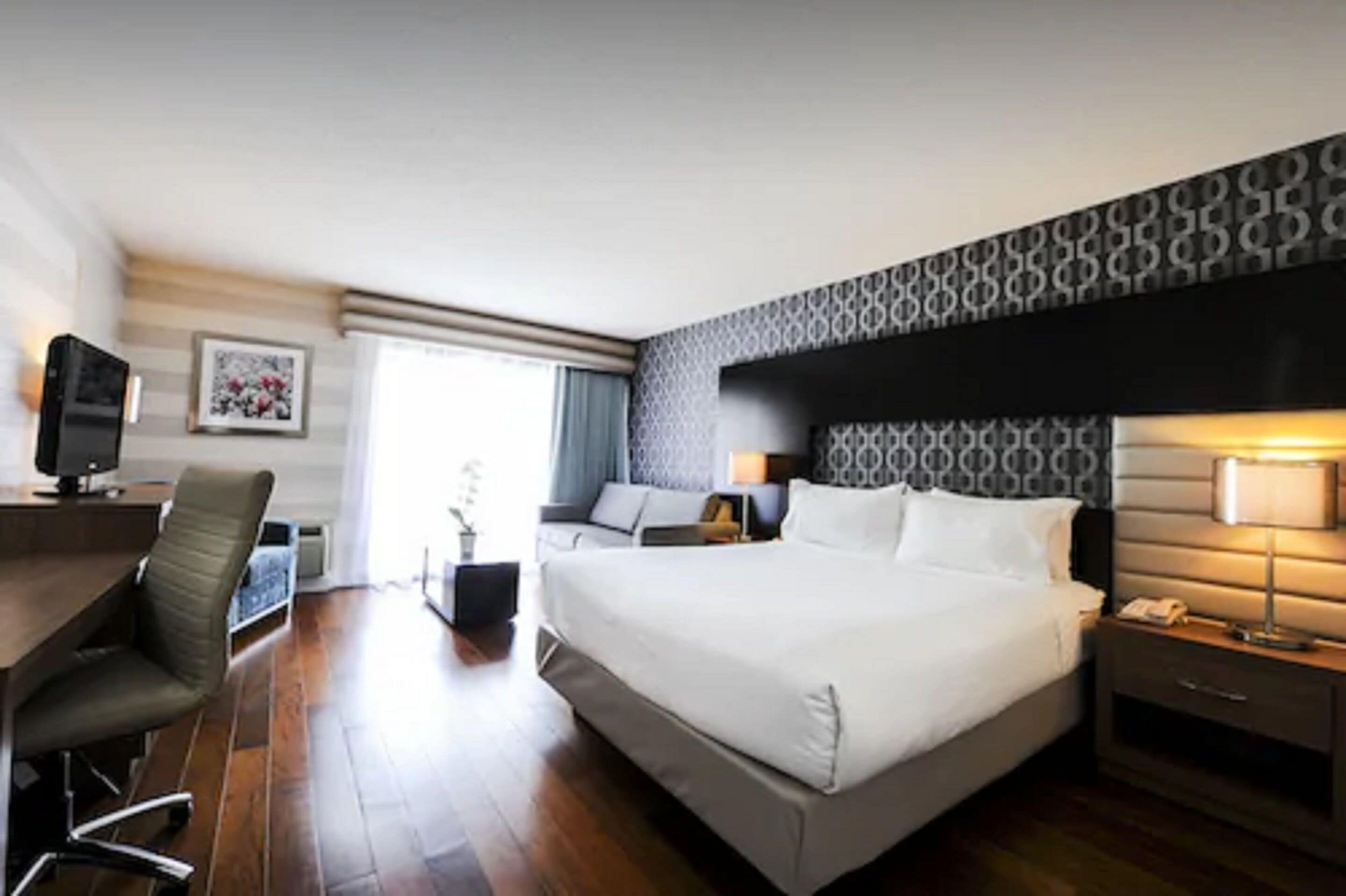 Photo - Holiday Inn Niagara Falls-By the Falls by IHG