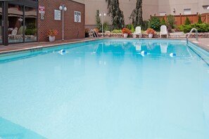 Indoor pool, outdoor pool - Holiday Inn Niagara Falls - By The Falls by IHG (Niagara Falls)