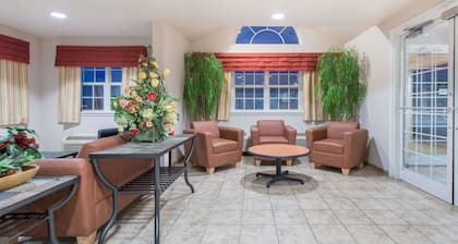 Microtel Inn & Suites by Wyndham Altus