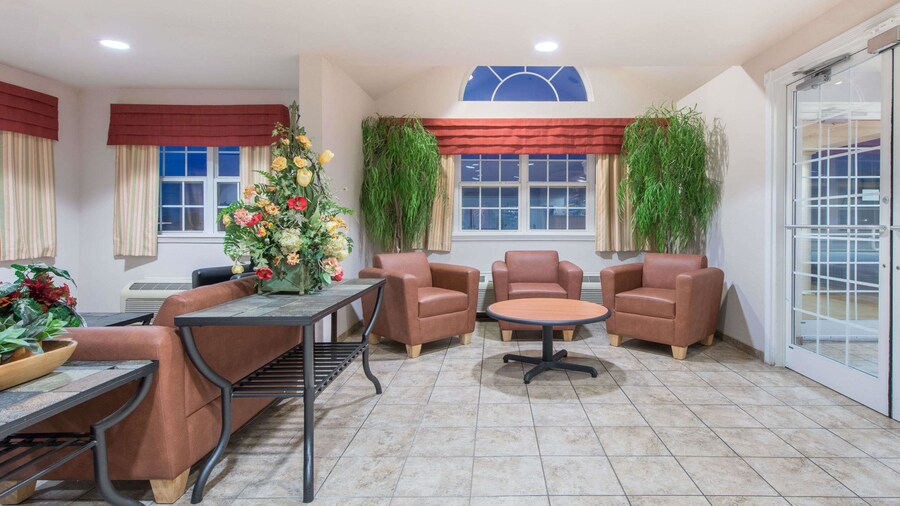 Microtel Inn & Suites by Wyndham Altus