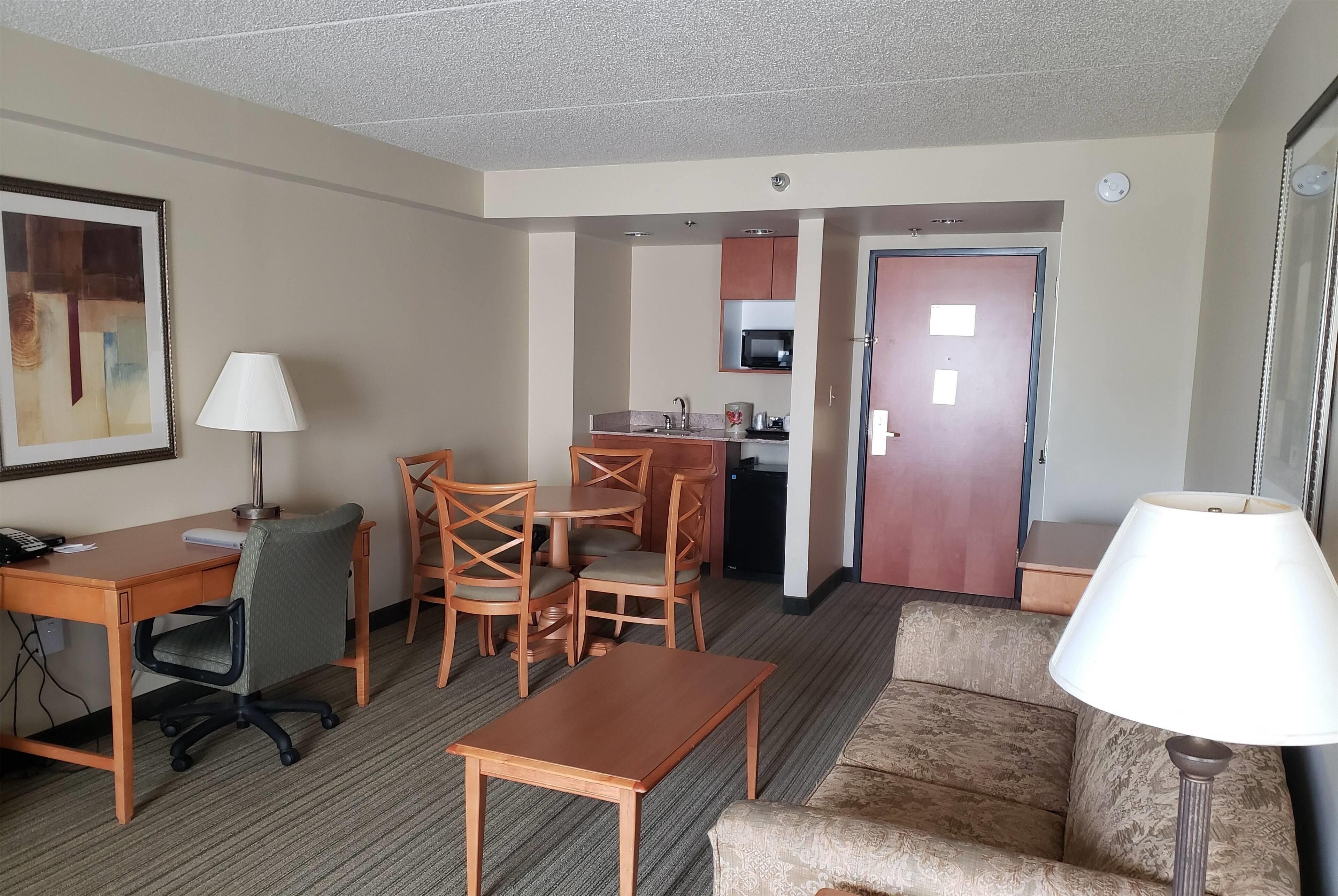 Studio Suite, 1 King Bed, Non Smoking | Premium bedding, pillowtop beds, in-room safe, desk