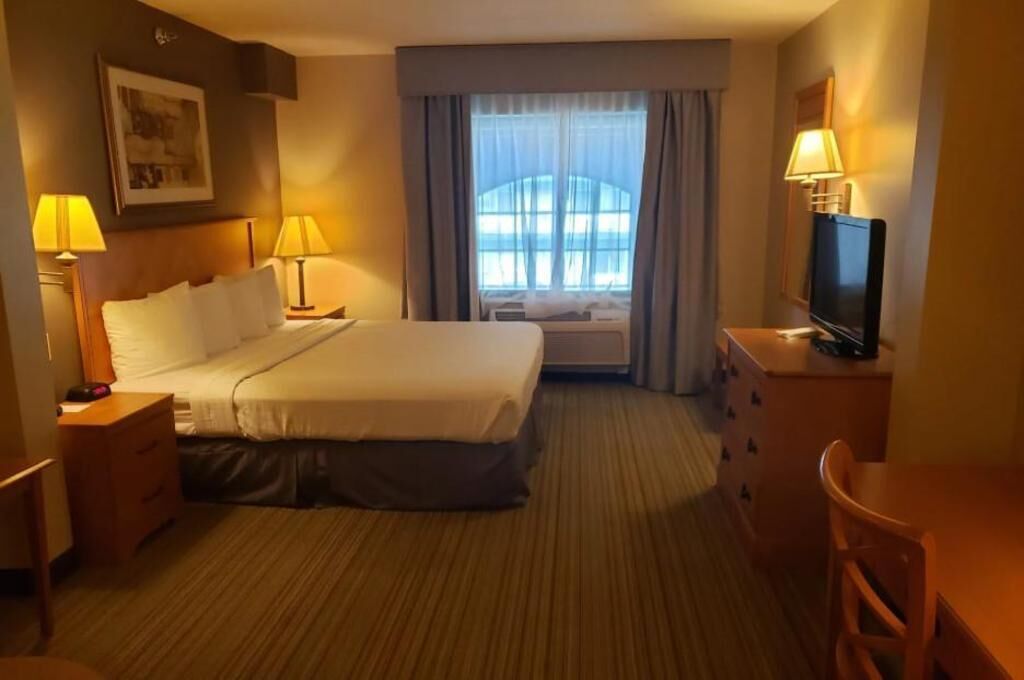 Premium bedding, pillowtop beds, in-room safe, desk