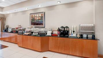 Tägliches inbegriffenes kontinentales Frühstück