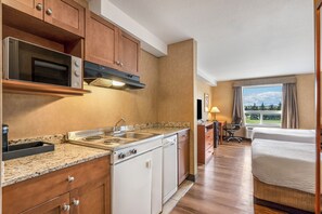 Room - Days Inn & Suites by Wyndham Cochrane (Cochrane)